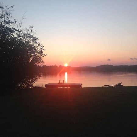 Algonquin'S Edge Resort Madawaska 外观 照片
