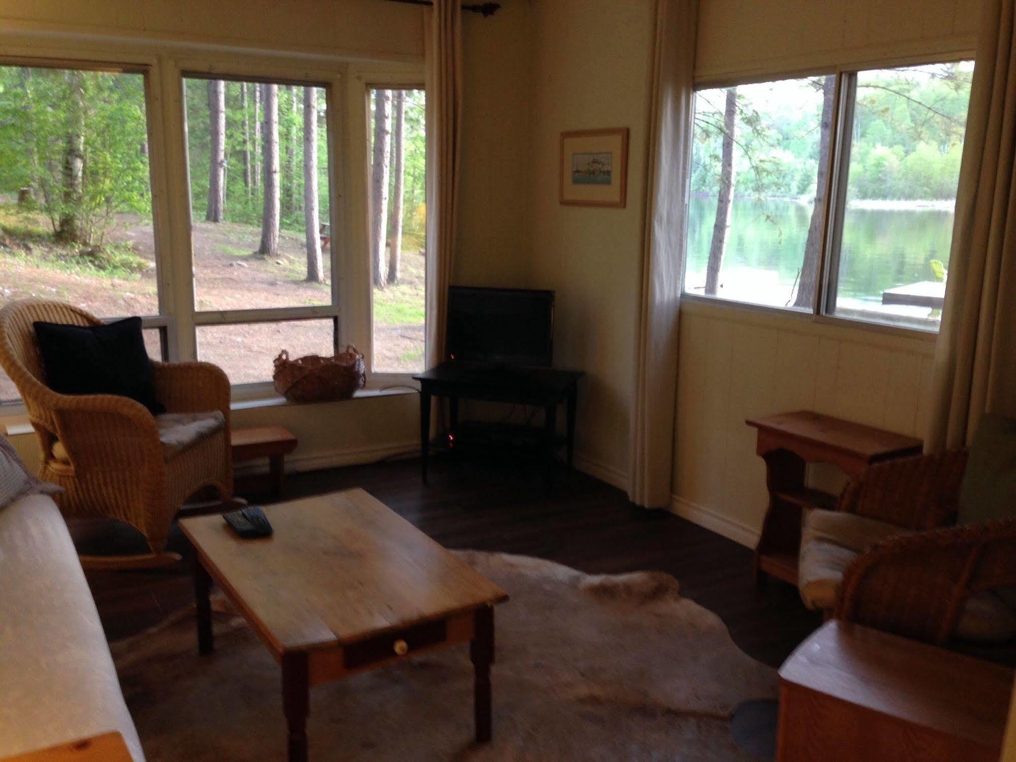 Algonquin'S Edge Resort Madawaska 外观 照片