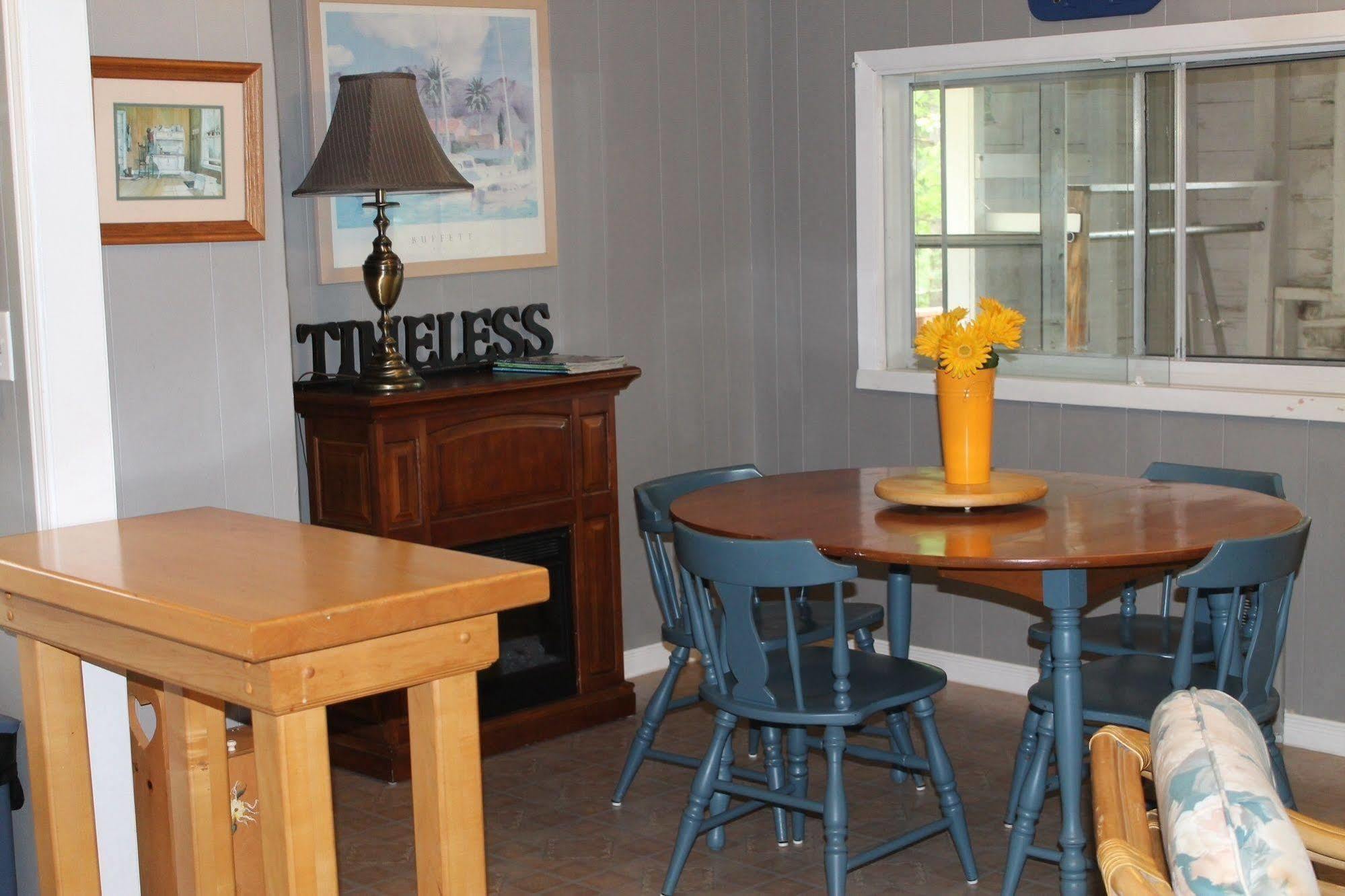 Algonquin'S Edge Resort Madawaska 外观 照片